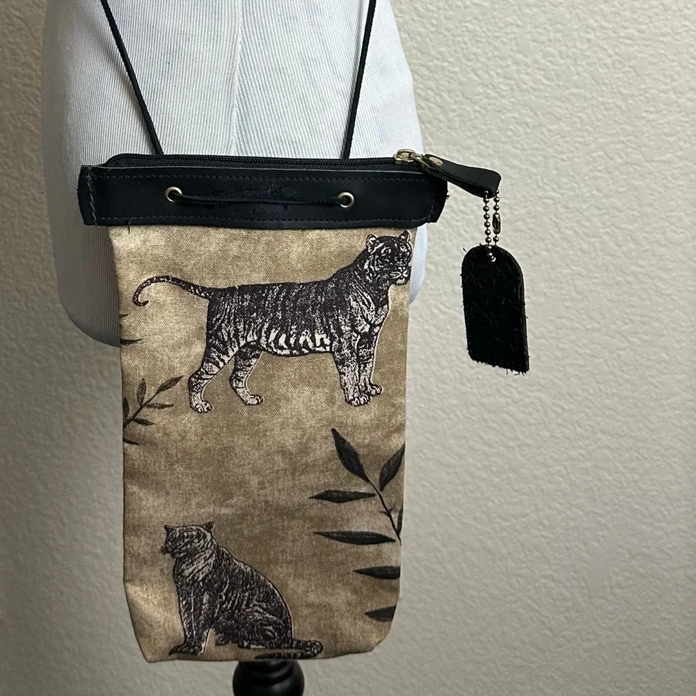Down Home‎ Leather Crossbody Bag Black Tan Leather Canvas Tiger Handbag Travel